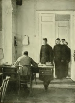П-к Гродский принимает зачет у юнкеров Белогрудова и Полякова 1909г.